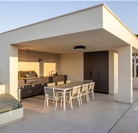 4 Bedroom Luxury Villa with Heated Pool and boat mooring, Ciovo near Trogir – Sleeps 8